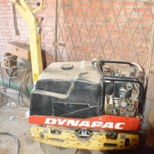 LOTE 20 - Rolo compactador vibratório Dynapac de 2010 com bomba injetora condenada