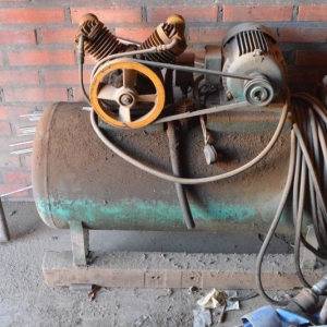 LOTE 22 - Compressor funcionando