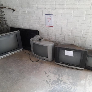 LOTE 001 - APARELHOS DE TV