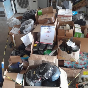 LOTE 011 - RÁDIOS, CÂMERAS FOTOGRÁFICAS E APARELHOS TELEFÔNICOS