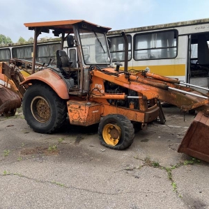LOTE 003 - Trator de rodas (retroescavadeira) Fiat Allis, ano 1999/1999, placa IIY9813
