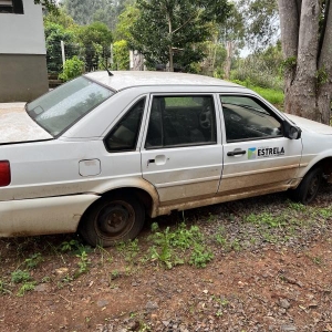 LOTE 004 - Veículo VW Santana 2000 MI, ano de fabricação 1998, modelo 1999, placa IHT 2150