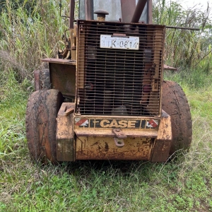 LOTE 005 - Trator de rodas (carregadeira), CASE W20B, ano 1989/1989, placa IIK0814