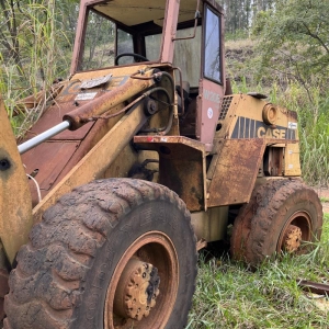 LOTE 005 - Trator de rodas (carregadeira), CASE W20B, ano 1989/1989, placa IIK0814