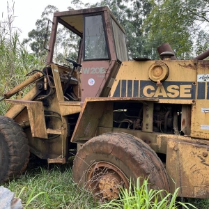 LOTE 005 - Trator de rodas (carregadeira), CASE W20B, ano 1989/1989, placa IIK0814