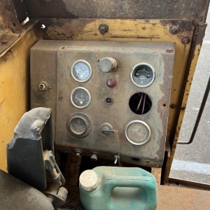 LOTE 007 - Máquina Motoniveladora Huber Warco, modelo M.A./HUBER-WARCO, ano de fabricação 1986, placa IIK8250