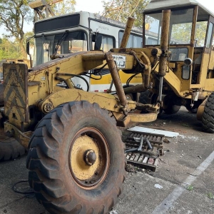 LOTE 007 - Máquina Motoniveladora Huber Warco, modelo M.A./HUBER-WARCO, ano de fabricação 1986, placa IIK8250