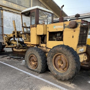 LOTE 007 - Máquina Motoniveladora Huber Warco, modelo M.A./HUBER-WARCO, ano de fabricação 1986, placa IIK8250