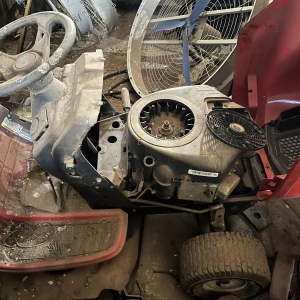 LOTE 017 - Trator cortador de grama, marca MTD, modelo 20/42, ano 2012