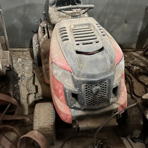 LOTE 017 - Trator cortador de grama, marca MTD, modelo 20/42, ano 2012