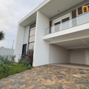 LOTE 001 - Área de 360,00m², edificada uma casa residencial em alvenaria de 377,62m² e uma piscina residencial em fibra com 13,71m², localizada na Rua dos Araçás, nº 243, bairro Montanha, Lajeado/RS