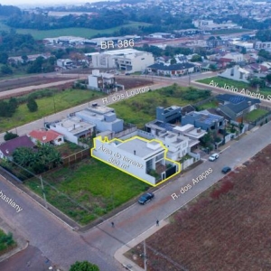 LOTE 001 - Área de 360,00m², edificada uma casa residencial em alvenaria de 377,62m² e uma piscina residencial em fibra com 13,71m², localizada na Rua dos Araçás, nº 243, bairro Montanha, Lajeado/RS