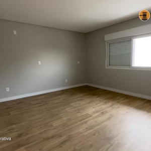 LOTE 001 - Área de 360,00m², edificada uma casa residencial em alvenaria de 377,62m² e uma piscina residencial em fibra com 13,71m², localizada na Rua dos Araçás, nº 243, bairro Montanha, Lajeado/RS