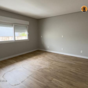 LOTE 001 - Área de 360,00m², edificada uma casa residencial em alvenaria de 377,62m² e uma piscina residencial em fibra com 13,71m², localizada na Rua dos Araçás, nº 243, bairro Montanha, Lajeado/RS