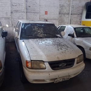 LOTE 024 - Veículo GM/S10, ano/modelo 1998/1998, placa BVZ0939. Avaliado em R$ 5.200,00.