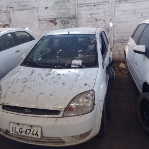 LOTE 028 - Veículo Ford/ Fiesta 1.6, ano/modelo 2003/2003, placa ILG6744. Avaliado em R$ 2.600,00.