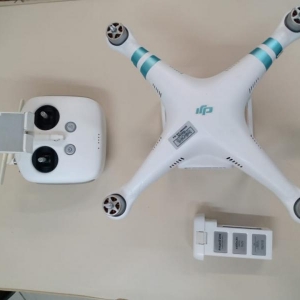 LOTE 051 - Um Drone Phantom profissional. Avaliado em R$ 170,00.