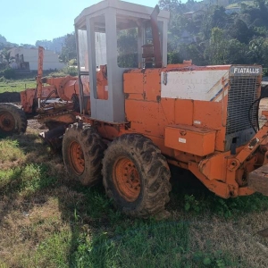 LOTE 003 - Motoniveladora Fiatt Allis FG70B, ano de fabricação e modelo 1997, placa IGW 2918