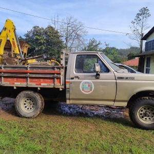 LOTE 004 - Ford/F1000 4x4 D, placa ADV 1127, ano/modelo 1993/1994