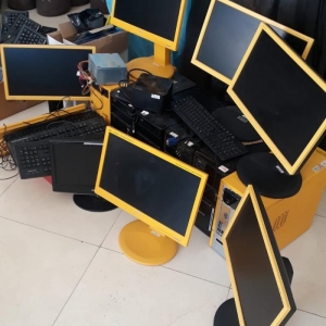 LOTE 011 - Lote de materiais de informática e eletrônicos usados