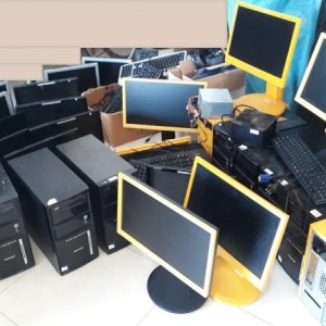 LOTE 011 - Lote de materiais de informática e eletrônicos usados