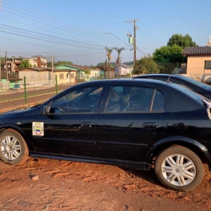 LOTE 003 - Astra Sedan/Elegance, GM, ano/modelo 2005/2006, cor preta, motor 2.0, 128cv, álcool/gasolina, placa IMS 0J95, em circulação. Avaliado em R$ 12.100,00.