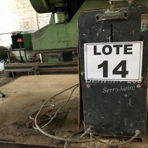 LOTE 014 - Máquina de solda Esab Bantam 250.