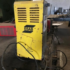 LOTE 014 - Máquina de solda Esab Bantam 250.