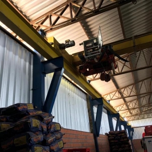 LOTE 046 - Ponte Rolante 5 ton 15 mt x25 mt com vigas.