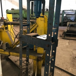 LOTE 054 - Prensa Hid manual 15 t.