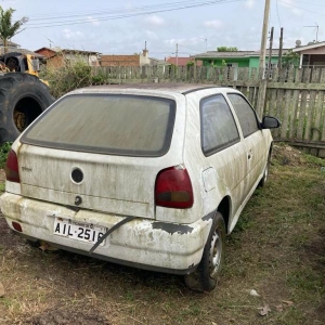 LOTE 005 - Veículo VW Gol Special, ano 1999, 03 portas, branco, placa AIL2516. Avaliado em R$ 1.735,40.
