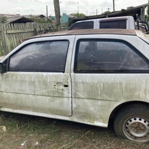 LOTE 005 - Veículo VW Gol Special, ano 1999, 03 portas, branco, placa AIL2516. Avaliado em R$ 1.735,40.