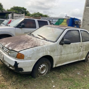 LOTE 005 - Veículo VW Gol Special, ano 1999, 03 portas, branco, placa AIL2516. Avaliado em R$ 1.735,40.