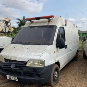 LOTE 007 - Veículo Fiat/ Ducato ambulância, ano 2010, 03portas, branca, placa IQW0289, RENAVAM 214108287. Avaliada em R$ 10.712,00.