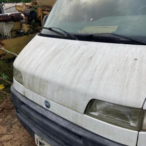 LOTE 008 - Veículo Fiat/Ducato Minibus, ano 2004, 03 portas, branca, placa IMF6325. Avaliado em R$ 8.169,80.