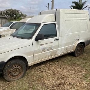 LOTE 009 - Veículo Fiat/Fiorino, ano 12/13, 02 portas, branca, placa ITI4330, RENAVAM 477356222. Avaliado em R$ 7.687,20.