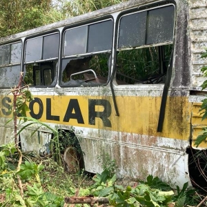 LOTE 013 - Ônibus escolar Mercedes Benz, ano 1981/1981, branco, placa IBO9335. Avaliado em R$ 1.500,00.