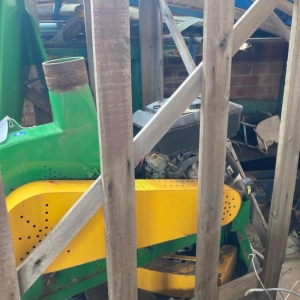 LOTE 014 - Triturador de resíduos, marca TRAPP, modelo Tr600G, motor a gasolina 16HP. Avaliado em R$ 20.263,67.
