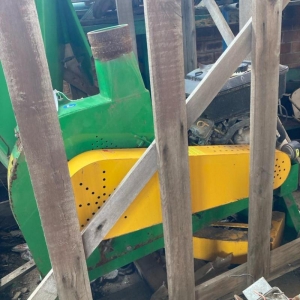 LOTE 014 - Triturador de resíduos, marca TRAPP, modelo Tr600G, motor a gasolina 16HP. Avaliado em R$ 20.263,67.