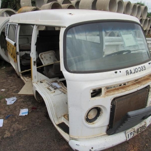 LOTE 011 - VW/Kombi Escolar