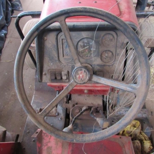 LOTE 012 - Trator Massey Ferguson