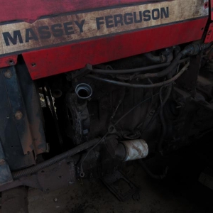 LOTE 012 - Trator Massey Ferguson