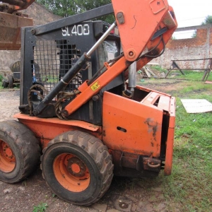 LOTE 014 - Minicarregadeira