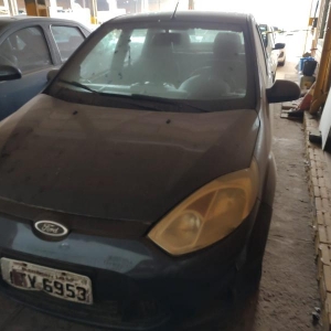 LOTE 010 - Ford Fiesta Sedan
