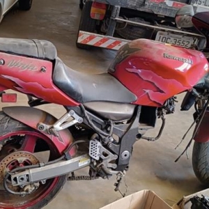 LOTE 004 - AVA/Kawasaki ZX 1200, placa JDB 1200, vermelha, ano/modelo 2001/2002