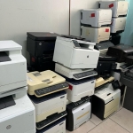 LOTE 001 - Lote composto por material de informática impressoras. Avaliado em R$ 500,00.