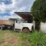 LOTE 001 - Caminhão Ford/ F14000, ano/modelo 1990/1990, placa IHI7A48. Avaliado em R$ 8.000,00.