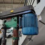 LOTE 012 - Máquina furadeira de bancada