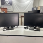 LOTE 031 - Dois Monitores LG 23"