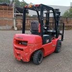 LOTE 003 - Empilhadeira marca HANGCHA, diesel, modelo CPCD25-AG2, torre de três metros duplex, garfos de 1.070mm, pneumática, série G5BAN2998